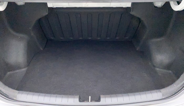 2017 Hyundai Xcent SX 1.2, Petrol, Manual, 68,666 km, Boot Inside