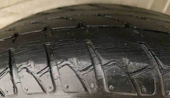 2010 Maruti Wagon R 1.0 LXI, Petrol, Manual, 20,318 km, Left Rear Tyre Tread