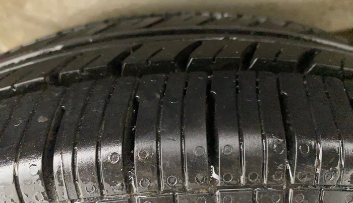 2010 Maruti Wagon R 1.0 LXI, Petrol, Manual, 20,318 km, Right Rear Tyre Tread