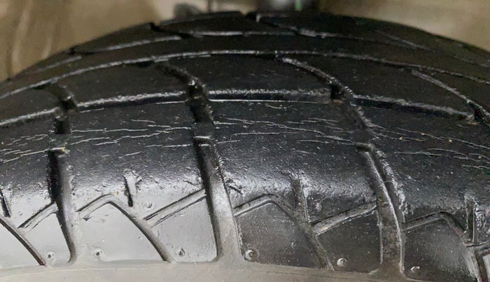 2010 Maruti Wagon R 1.0 LXI, Petrol, Manual, 20,318 km, Right Front Tyre Tread