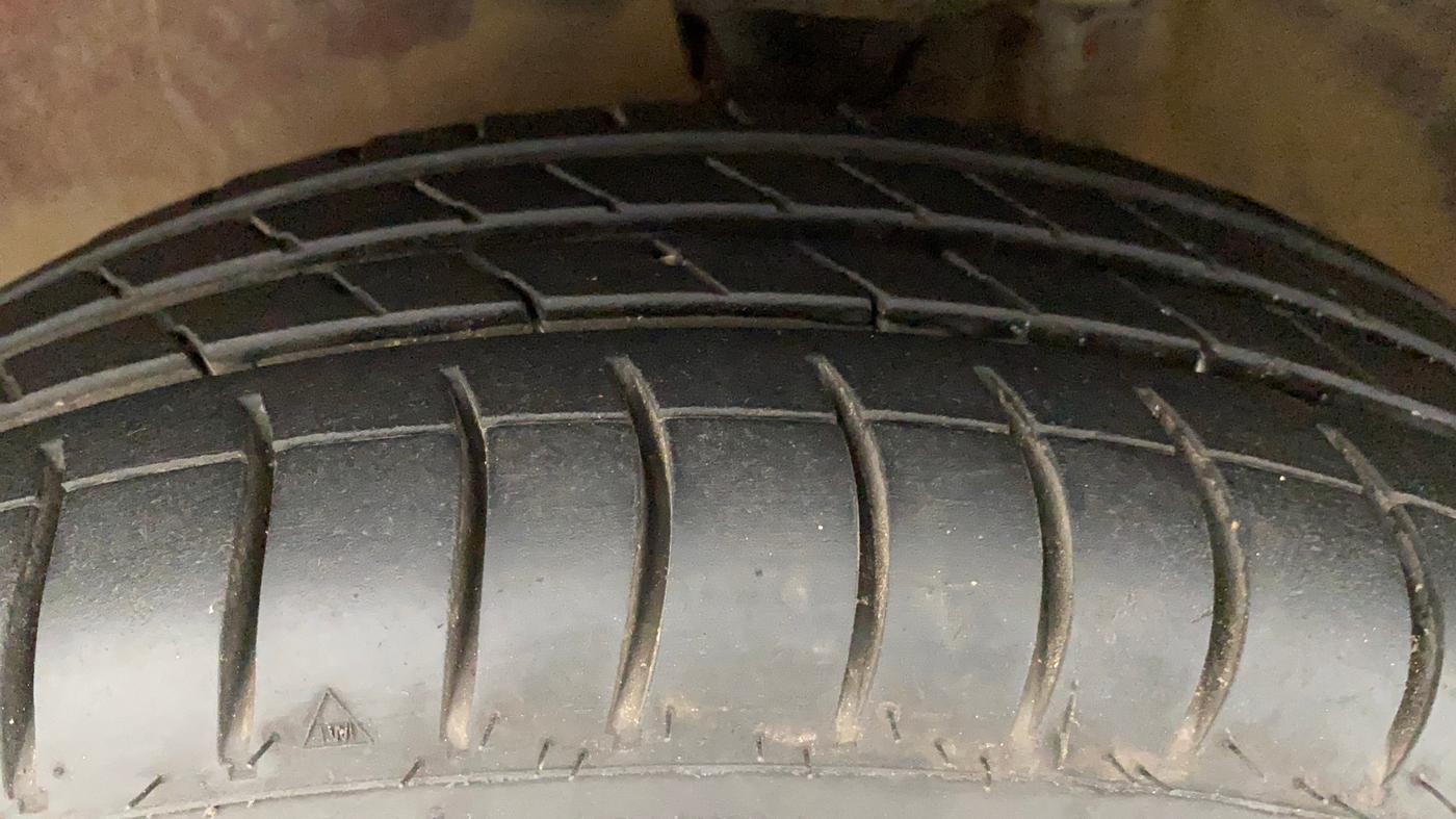 2010 Maruti Zen Estilo VXI, Petrol, Manual, 57,164 km, Left Front Tyre Tread