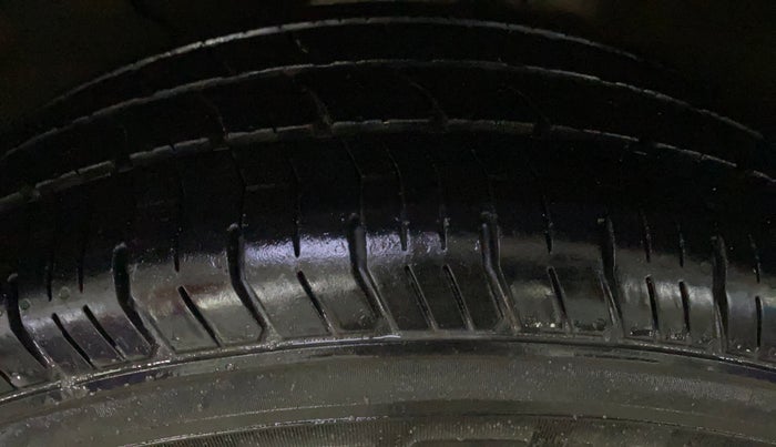 2017 Hyundai Elite i20 MAGNA EXECUTIVE 1.2, Petrol, Manual, 43,052 km, Left Front Tyre Tread