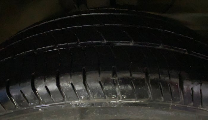 2017 Hyundai Elite i20 MAGNA EXECUTIVE 1.2, Petrol, Manual, 43,052 km, Right Front Tyre Tread