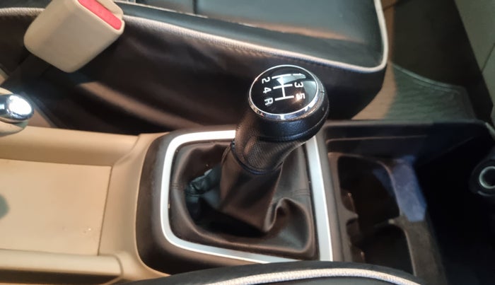 2019 Maruti Dzire VXI, Petrol, Manual, 32,903 km, Gear Lever