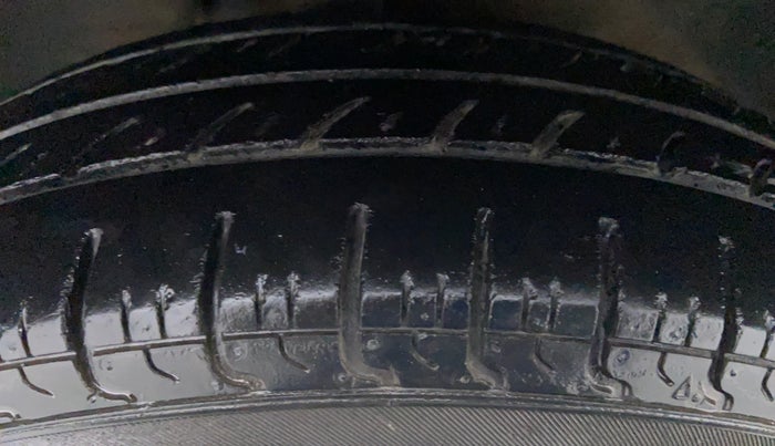 2014 Maruti Alto 800 LXI CNG, CNG, Manual, 57,917 km, Right Front Tyre Tread