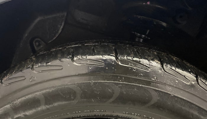 2016 Hyundai Grand i10 MAGNA 1.1 CRDI, Diesel, Manual, 95,639 km, Left Front Tyre Tread