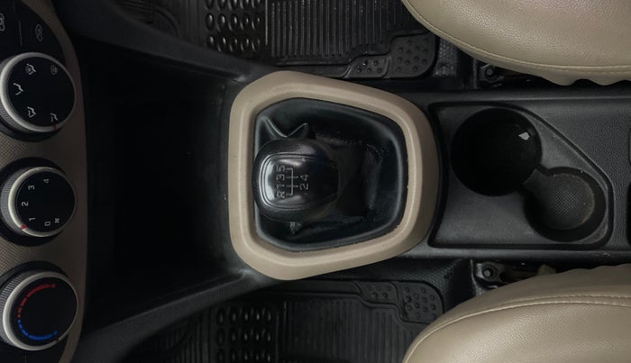 2016 Hyundai Grand i10 MAGNA 1.1 CRDI, Diesel, Manual, 95,639 km, Gear Lever