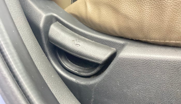 2016 Hyundai Grand i10 MAGNA 1.1 CRDI, Diesel, Manual, 95,639 km, Driver Side Adjustment Panel