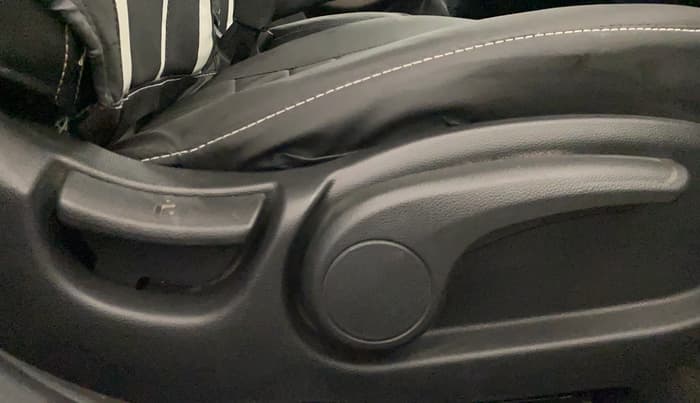 2020 Hyundai Elite i20 SPORTZ PLUS 1.2, Petrol, Manual, 45,861 km, Driver Side Adjustment Panel