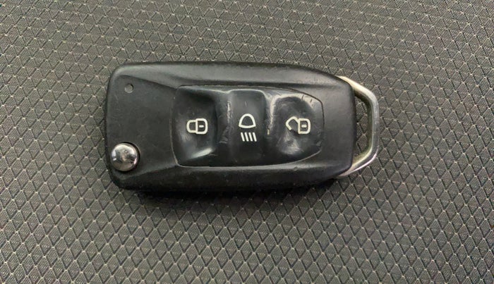 2017 Tata Tiago XT PETROL, Petrol, Manual, 56,875 km, Key Close Up
