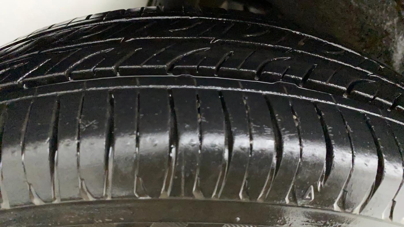 2011 Maruti Wagon R 1.0 VXI, Petrol, Manual, 26,646 km, Right Rear Tyre Tread