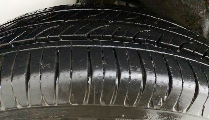 2011 Maruti Wagon R 1.0 VXI, Petrol, Manual, 26,646 km, Right Rear Tyre Tread