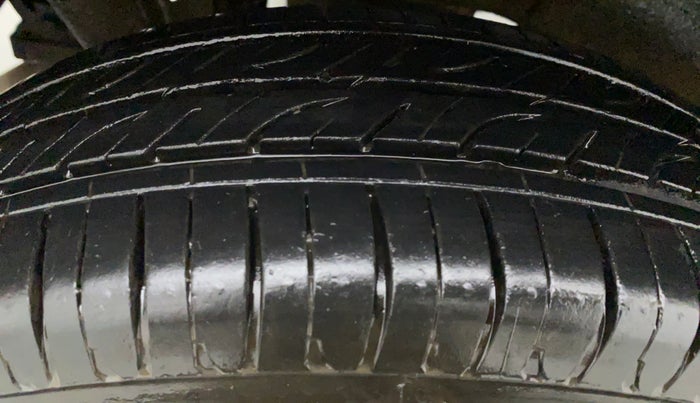 2011 Maruti Wagon R 1.0 VXI, Petrol, Manual, 26,646 km, Right Front Tyre Tread