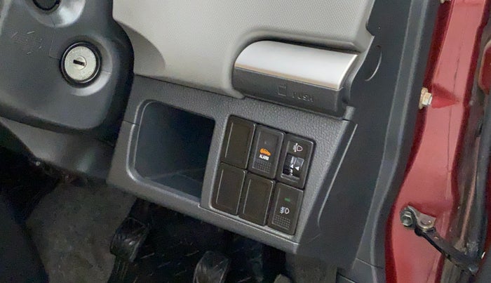 2011 Maruti Wagon R 1.0 VXI, Petrol, Manual, 26,646 km, Dashboard - Headlight height adjustment not working