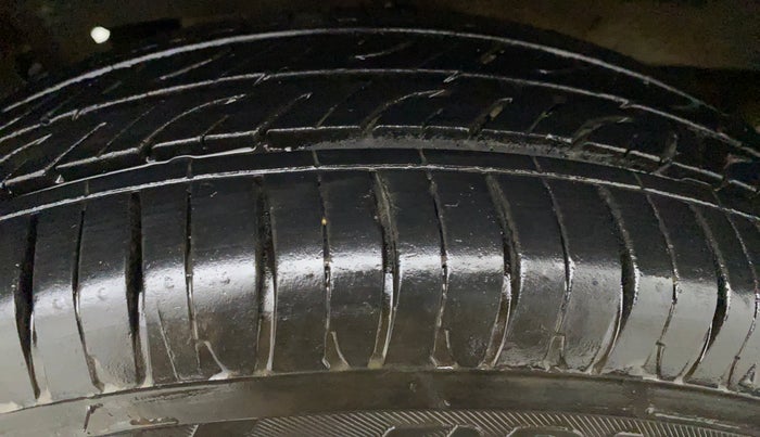 2011 Maruti Wagon R 1.0 VXI, Petrol, Manual, 26,646 km, Left Front Tyre Tread