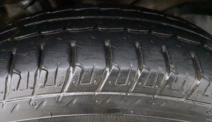 2018 Maruti Wagon R 1.0 LXI CNG, CNG, Manual, 71,752 km, Left Front Tyre Tread