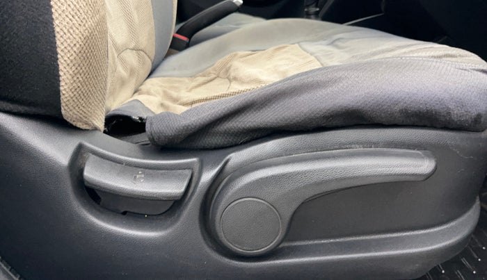 2016 Hyundai Elite i20 SPORTZ 1.2, Petrol, Manual, 27,637 km, Driver Side Adjustment Panel