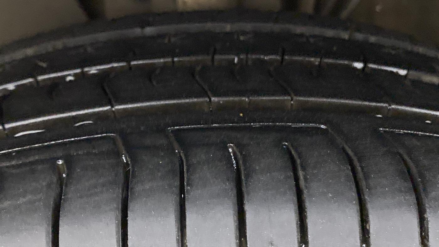 2015 Volkswagen Polo COMFORTLINE 1.2L PETROL, Petrol, Manual, 55,679 km, Left Front Tyre Tread