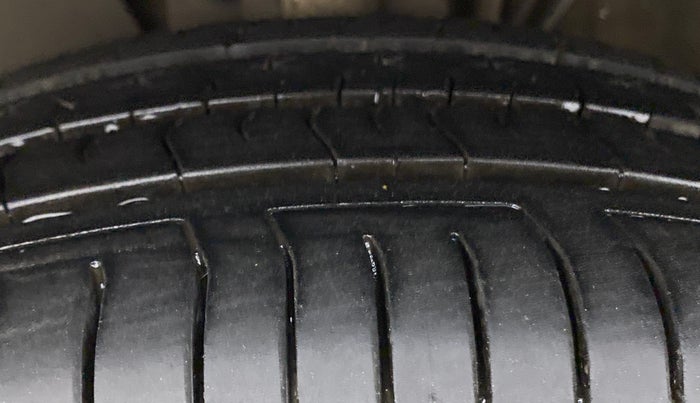 2015 Volkswagen Polo COMFORTLINE 1.2L PETROL, Petrol, Manual, 55,679 km, Left Front Tyre Tread