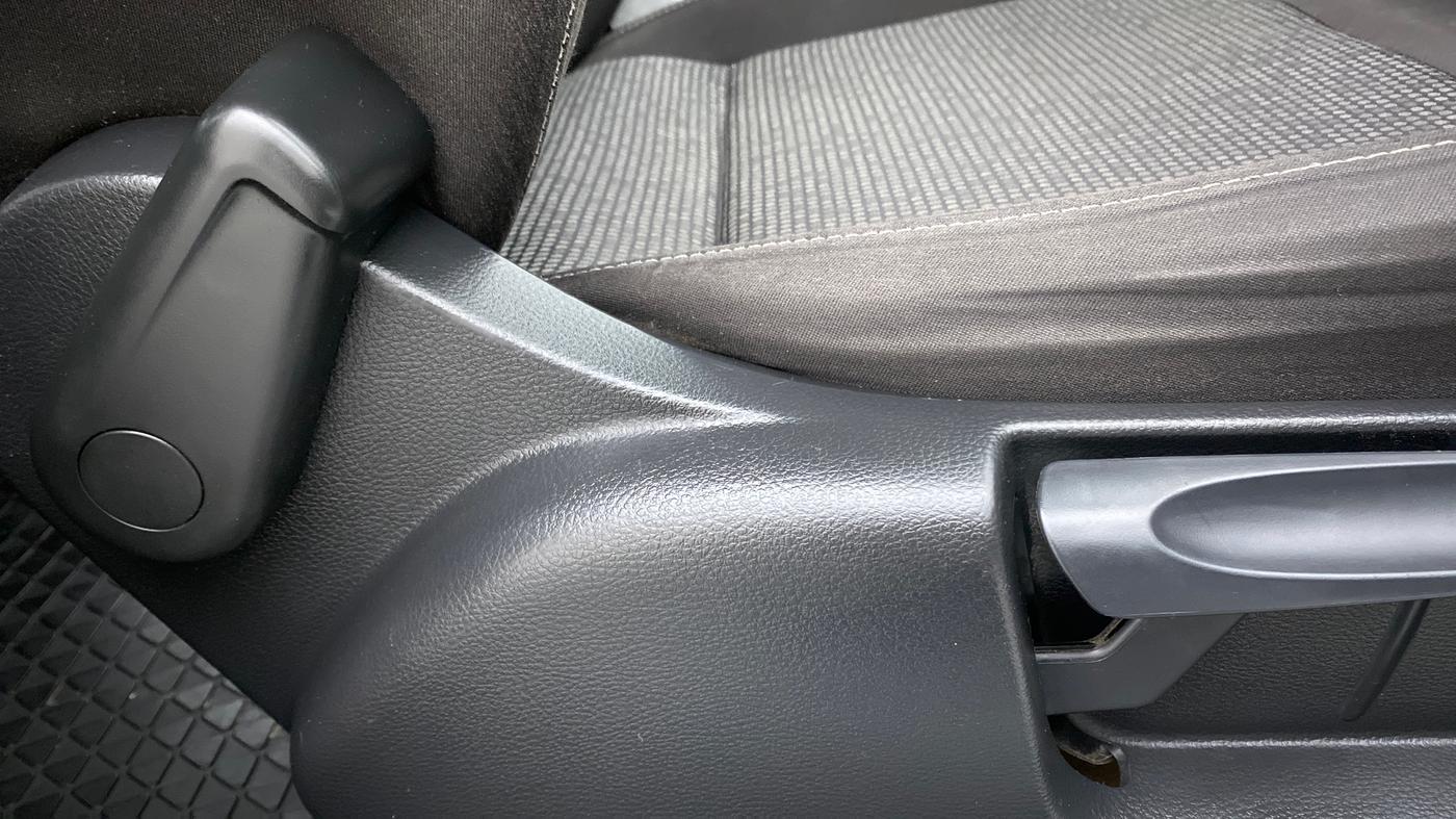 2015 Volkswagen Polo COMFORTLINE 1.2L PETROL, Petrol, Manual, 55,679 km, Driver Side Adjustment Panel