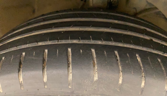 2016 Maruti Baleno ZETA PETROL 1.2, Petrol, Manual, 30,423 km, Right Front Tyre Tread