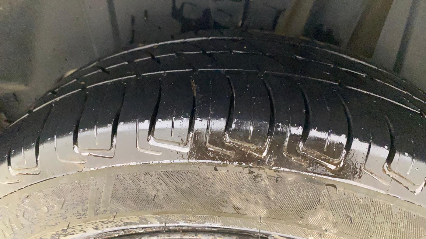 2021 Maruti Ertiga VXI SHVS, Petrol, Manual, 75,010 km, Left Rear Tyre Tread