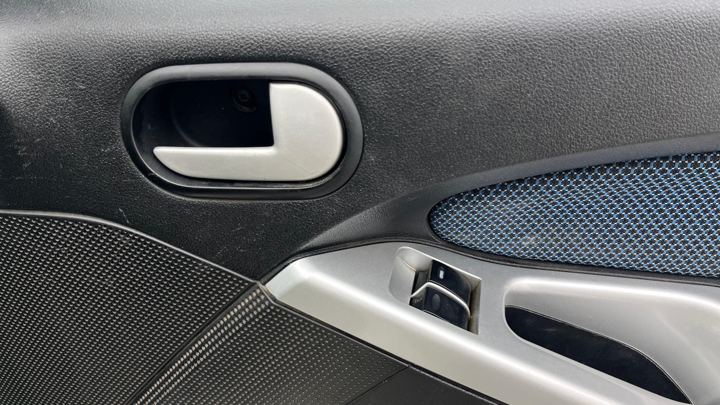 2015 Ford Figo TITANIUM 1.2 PETROL, Petrol, Manual, 67,115 km, Driver Side Door Panels Control