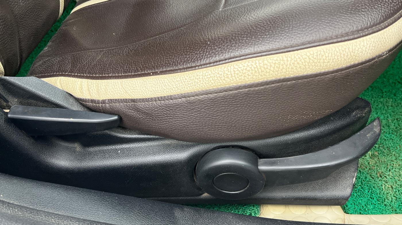 2015 Ford Figo TITANIUM 1.2 PETROL, Petrol, Manual, 67,115 km, Driver Side Adjustment Panel