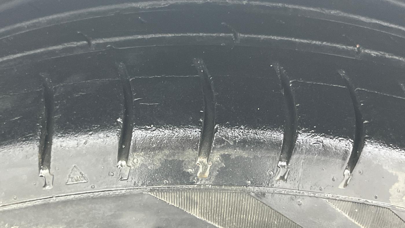2015 Ford Figo TITANIUM 1.2 PETROL, Petrol, Manual, 67,115 km, Left Front Tyre Tread