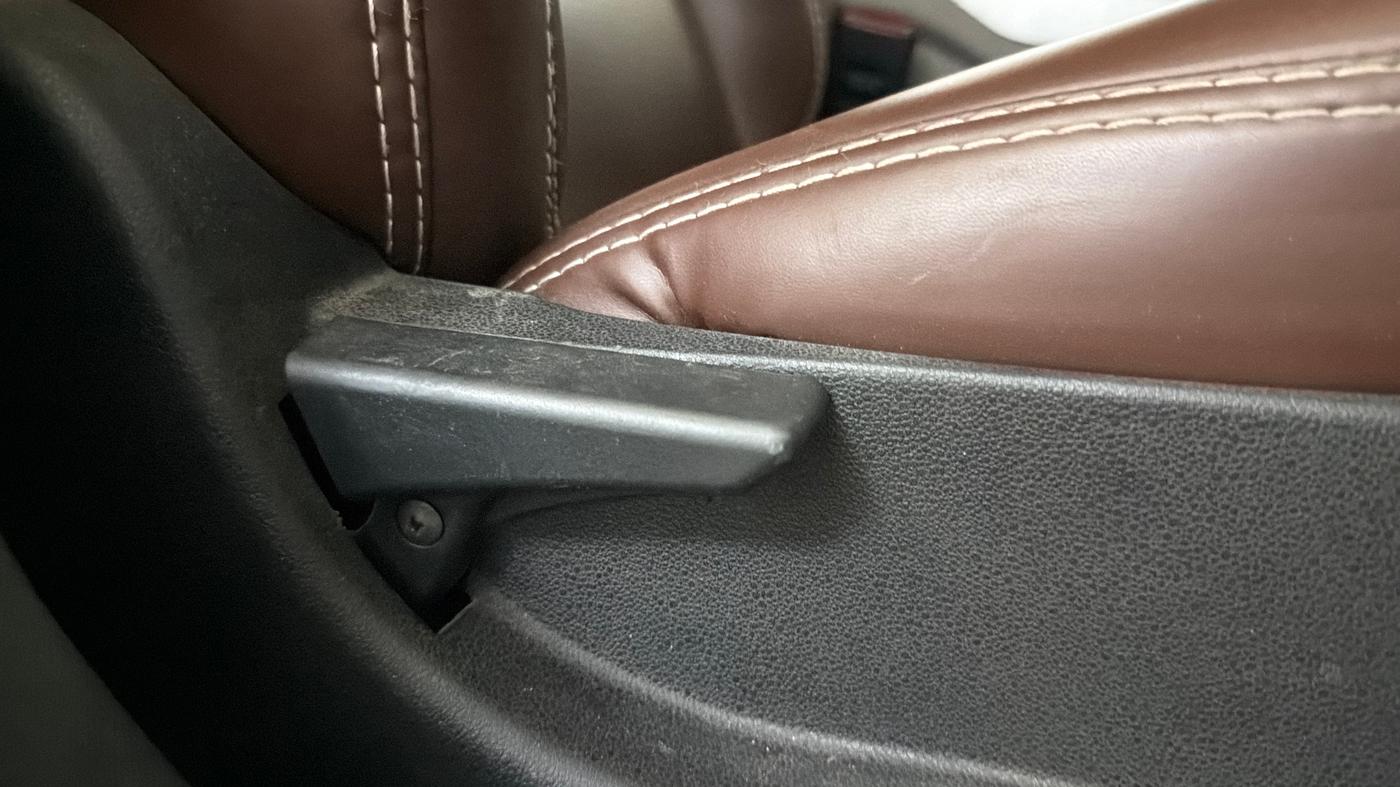 2018 Tata NEXON XM PETROL, CNG, Manual, 76,800 km, Driver Side Adjustment Panel