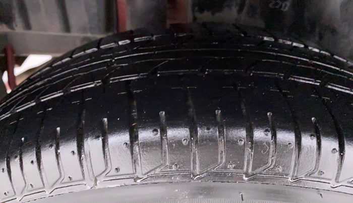 2014 Maruti Swift ZXI D, Petrol, Manual, 43,783 km, Right Rear Tyre Tread