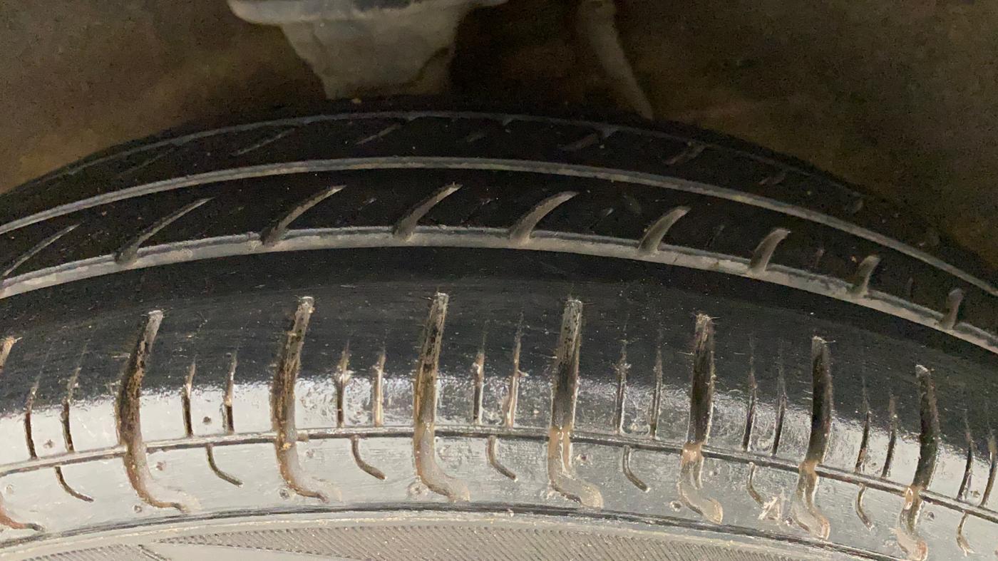 2015 Maruti Alto 800 LXI, Petrol, Manual, 27,128 km, Left Front Tyre Tread