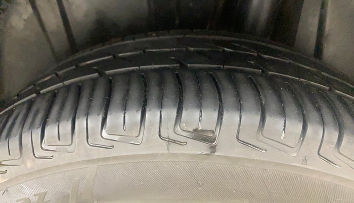 2021 Maruti Ertiga ZXI+ SHVS, Petrol, Manual, 89,655 km, Left Rear Tyre Tread