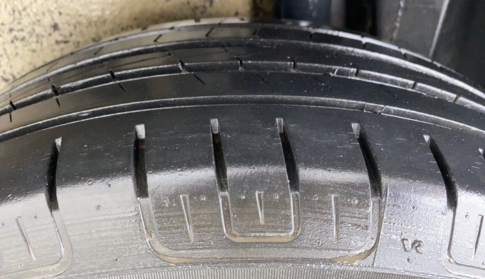 2013 Maruti Ritz VXI, Petrol, Manual, 61,753 km, Left Rear Tyre Tread