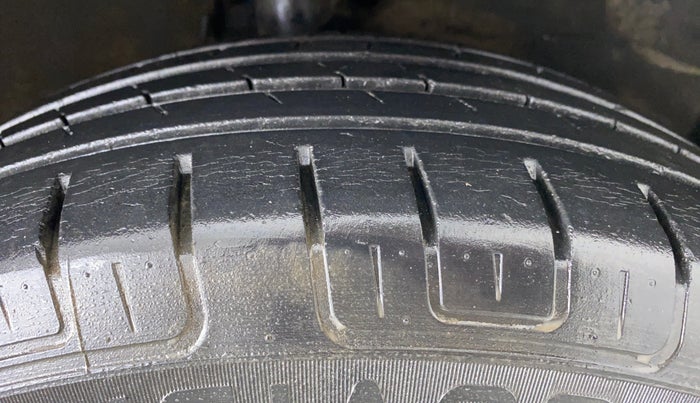 2013 Maruti Ritz VXI, Petrol, Manual, 61,753 km, Right Front Tyre Tread