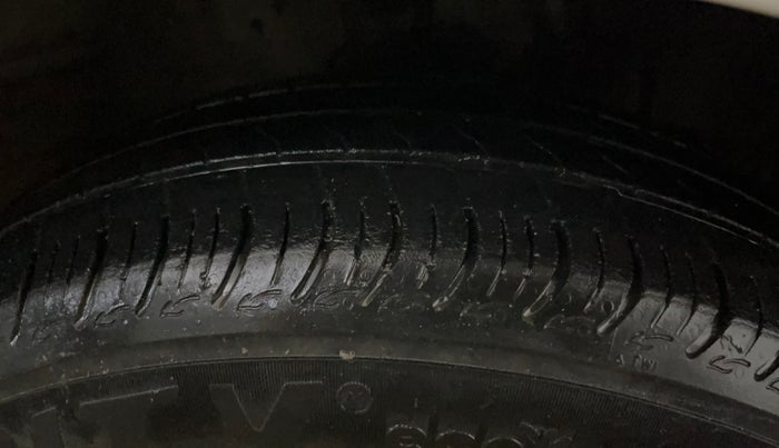 2022 Maruti New Wagon-R VXI CNG 1.0, CNG, Manual, 23,371 km, Right Front Tyre Tread