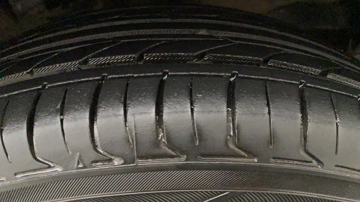 2015 Maruti Wagon R 1.0 VXI, Petrol, Manual, 45,999 km, Left Front Tyre Tread