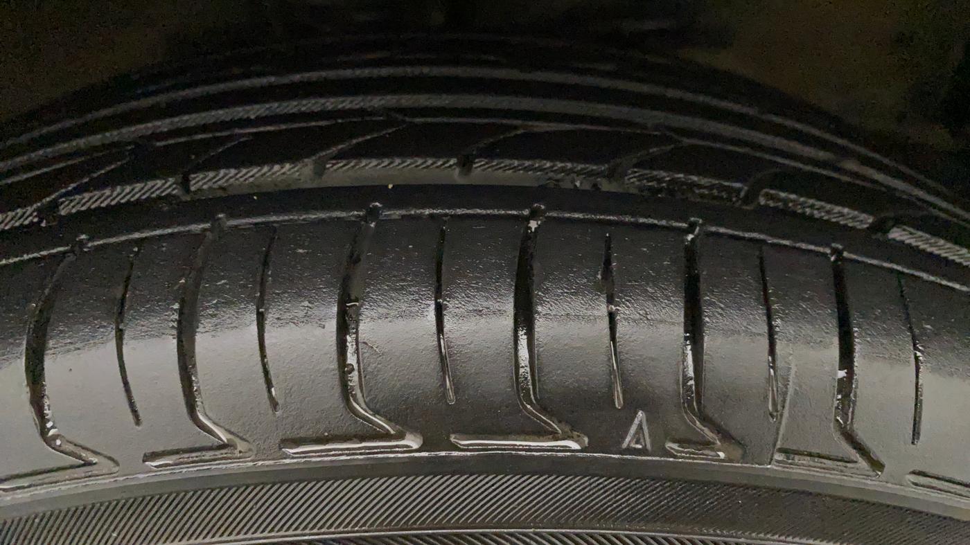 2015 Maruti Wagon R 1.0 VXI, Petrol, Manual, 45,999 km, Right Front Tyre Tread