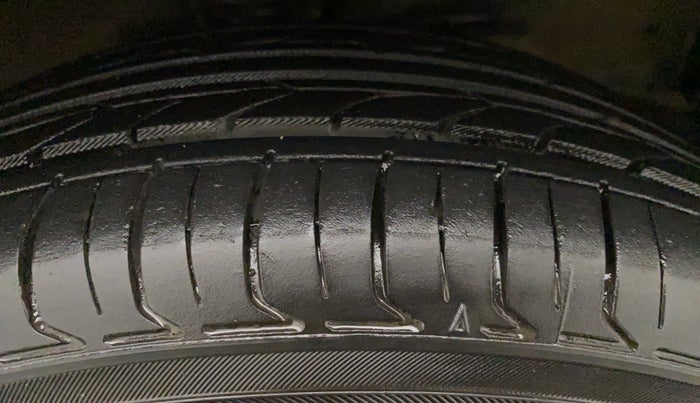 2015 Maruti Wagon R 1.0 VXI, Petrol, Manual, 45,999 km, Right Front Tyre Tread