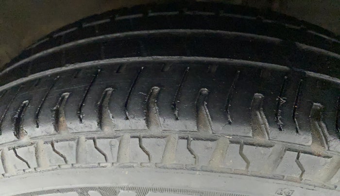 2019 Maruti Alto 800 LXI, Petrol, Manual, 23,204 km, Left Front Tyre Tread