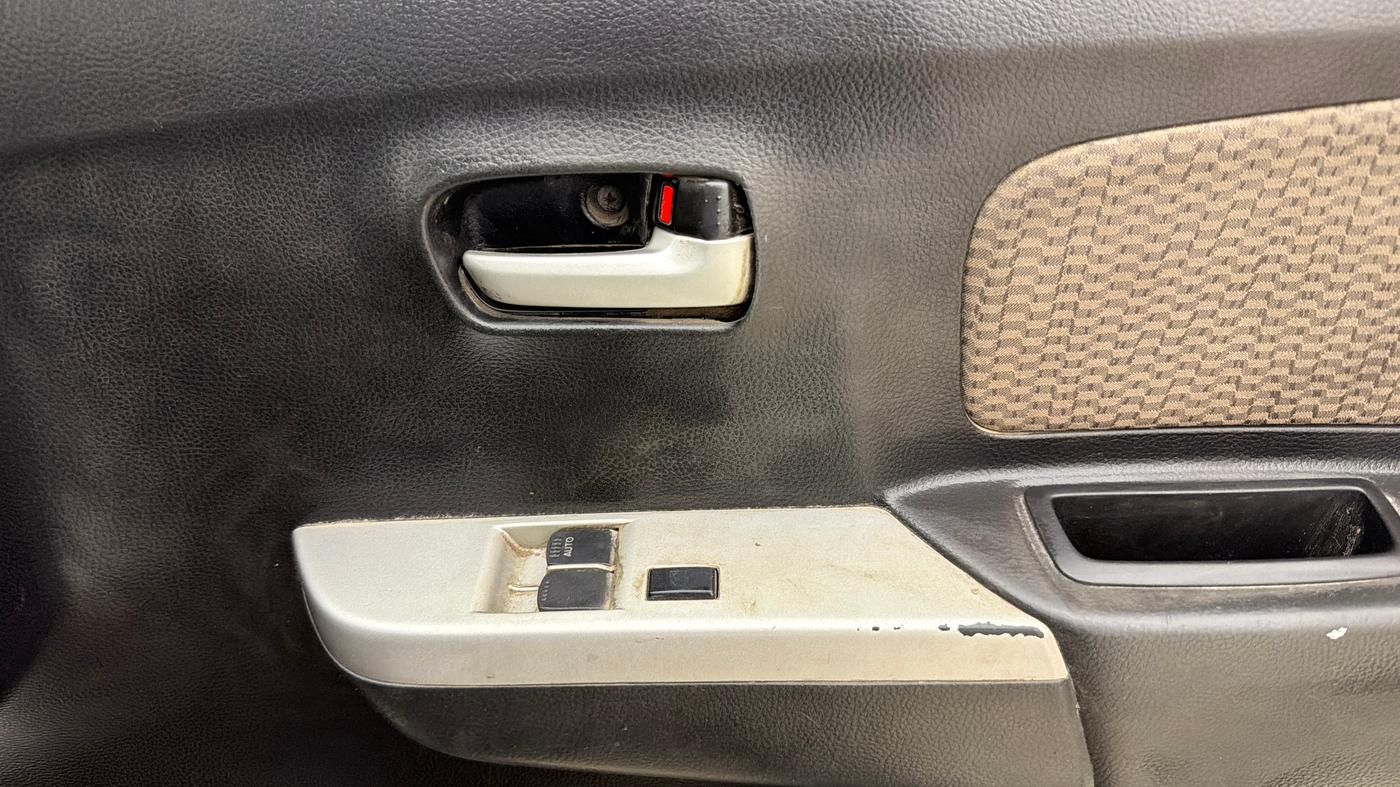 2016 Maruti Wagon R 1.0 LXI CNG, CNG, Manual, 98,153 km, Driver Side Door Panels Control