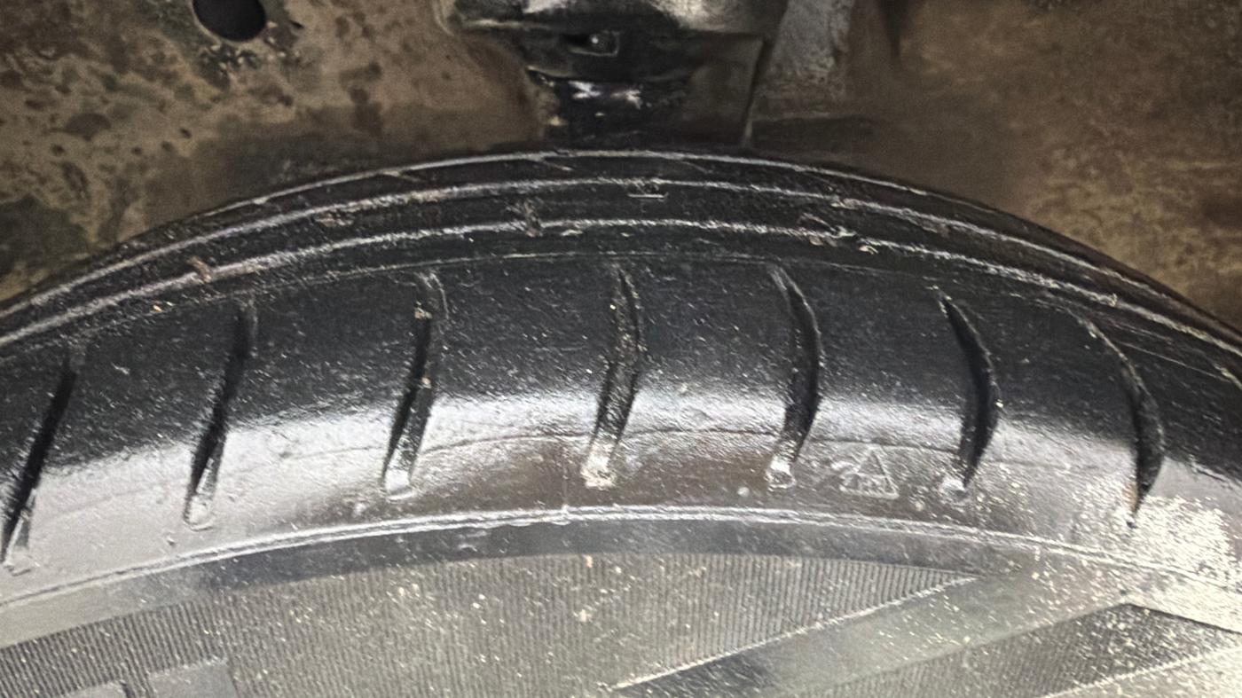 2016 Maruti Wagon R 1.0 LXI CNG, CNG, Manual, 98,153 km, Left Front Tyre Tread