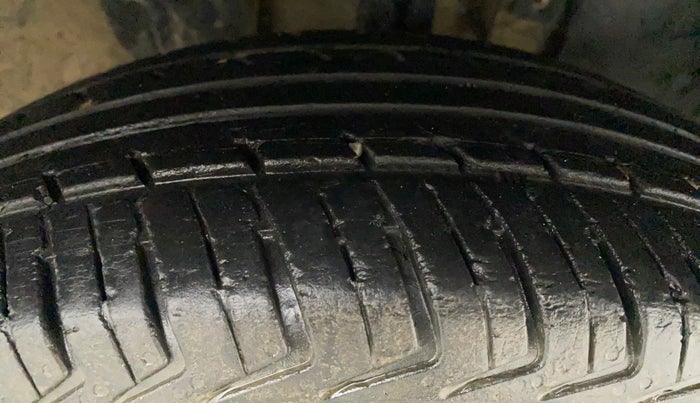2017 Renault Kwid RXT 0.8, Petrol, Manual, 34,424 km, Right Front Tyre Tread