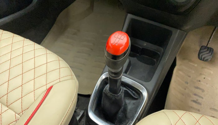 2017 Renault Kwid RXT 0.8, Petrol, Manual, 34,424 km, Gear lever - Boot cover slightly torn
