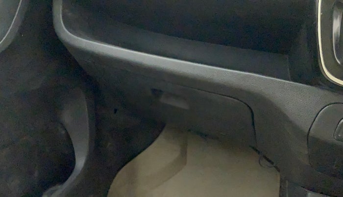 2017 Renault Kwid RXT 0.8, Petrol, Manual, 34,424 km, Dashboard - Glove box cover not functional
