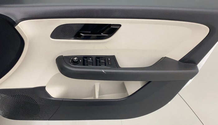 2022 Tata ALTROZ XM PLUS DIESEL, Diesel, Manual, 17,335 km, Driver Side Door Panels Control