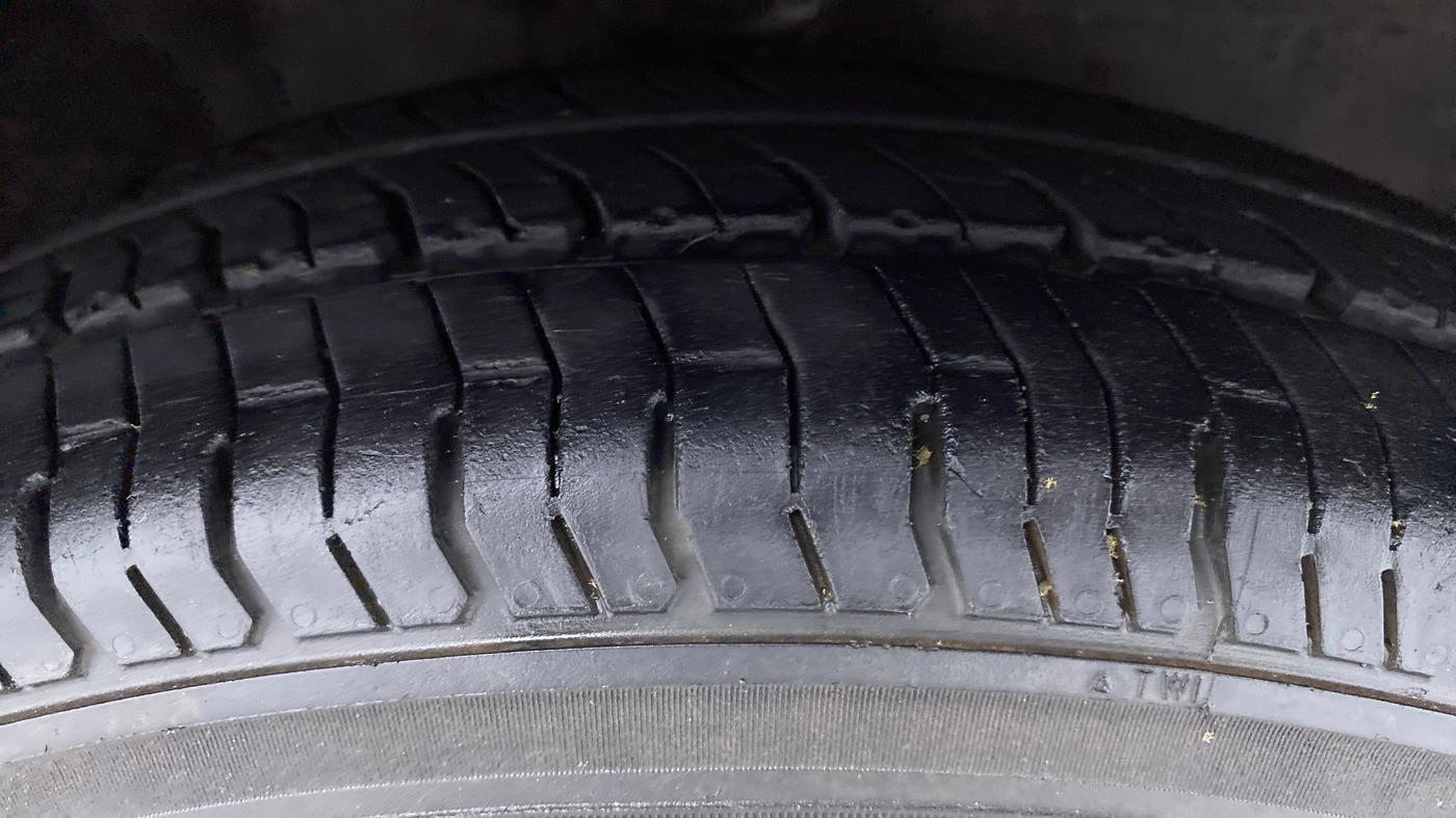 2010 Hyundai i10 MAGNA 1.2, Petrol, Manual, 48,124 km, Right Front Tyre Tread