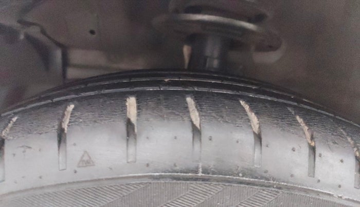 2020 Maruti Ciaz ALPHA  AT 1.5 SHVS PETROL, Petrol, Automatic, 71,572 km, Left Front Tyre Tread