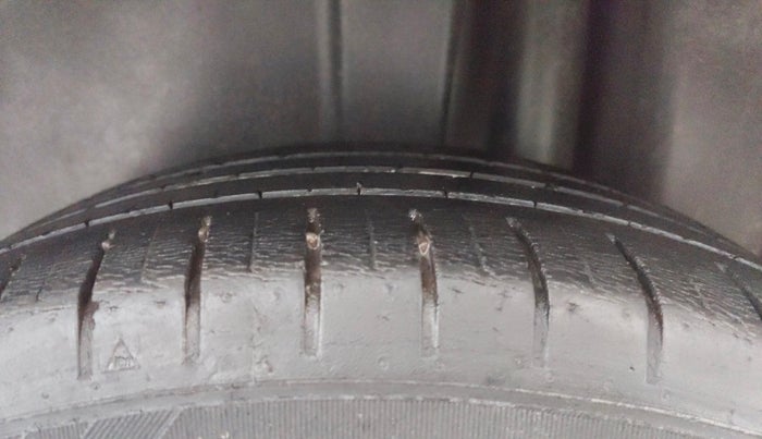 2020 Maruti Ciaz ALPHA  AT 1.5 SHVS PETROL, Petrol, Automatic, 71,572 km, Left Rear Tyre Tread