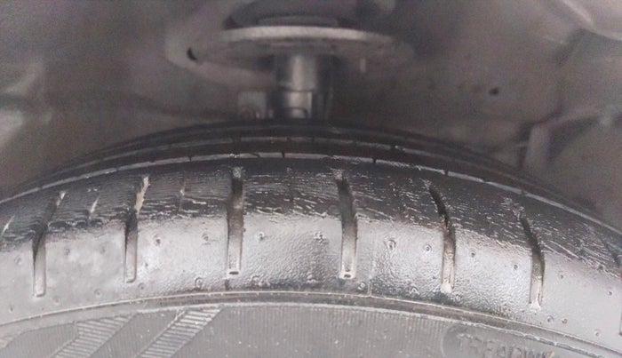 2020 Maruti Ciaz ALPHA  AT 1.5 SHVS PETROL, Petrol, Automatic, 71,572 km, Right Front Tyre Tread